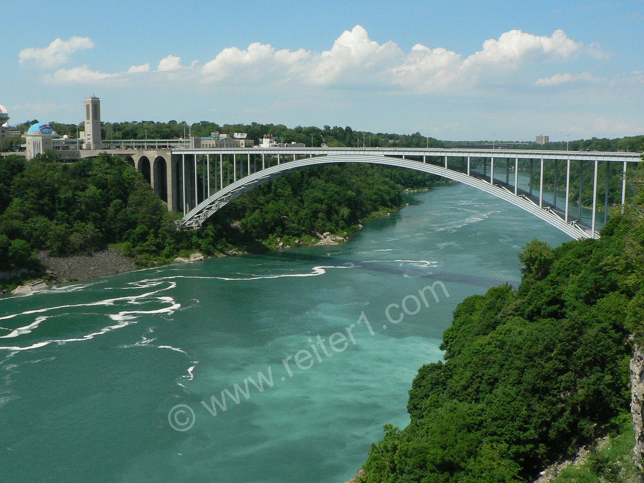 Niagara rainbow bridge observation tower