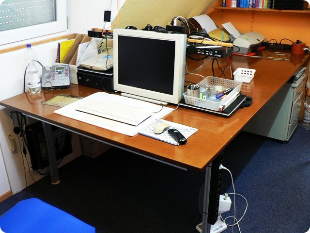 Schreibtisch mit MDF Tischplatte